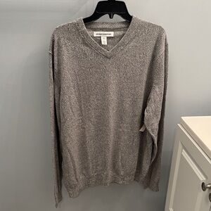 Amazon Essentials Men's Gray V-Neck Sweater
